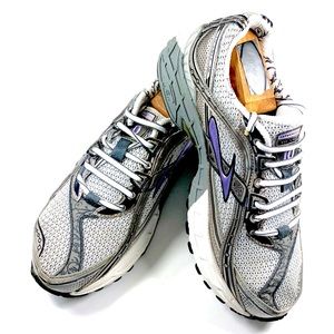 brooks beast 17 womens silver
